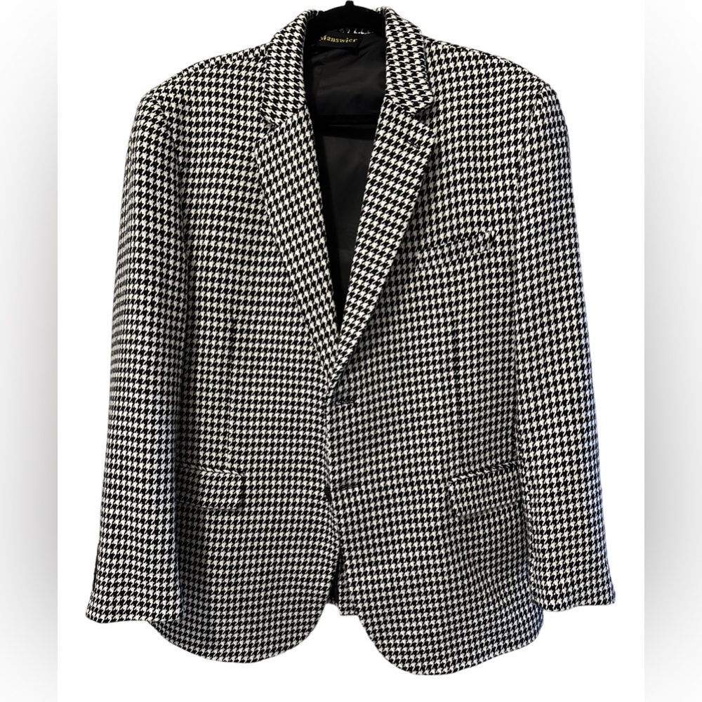 XL Houndstooth Sports Jacket. Definitely a head turner fellas! Gently used!